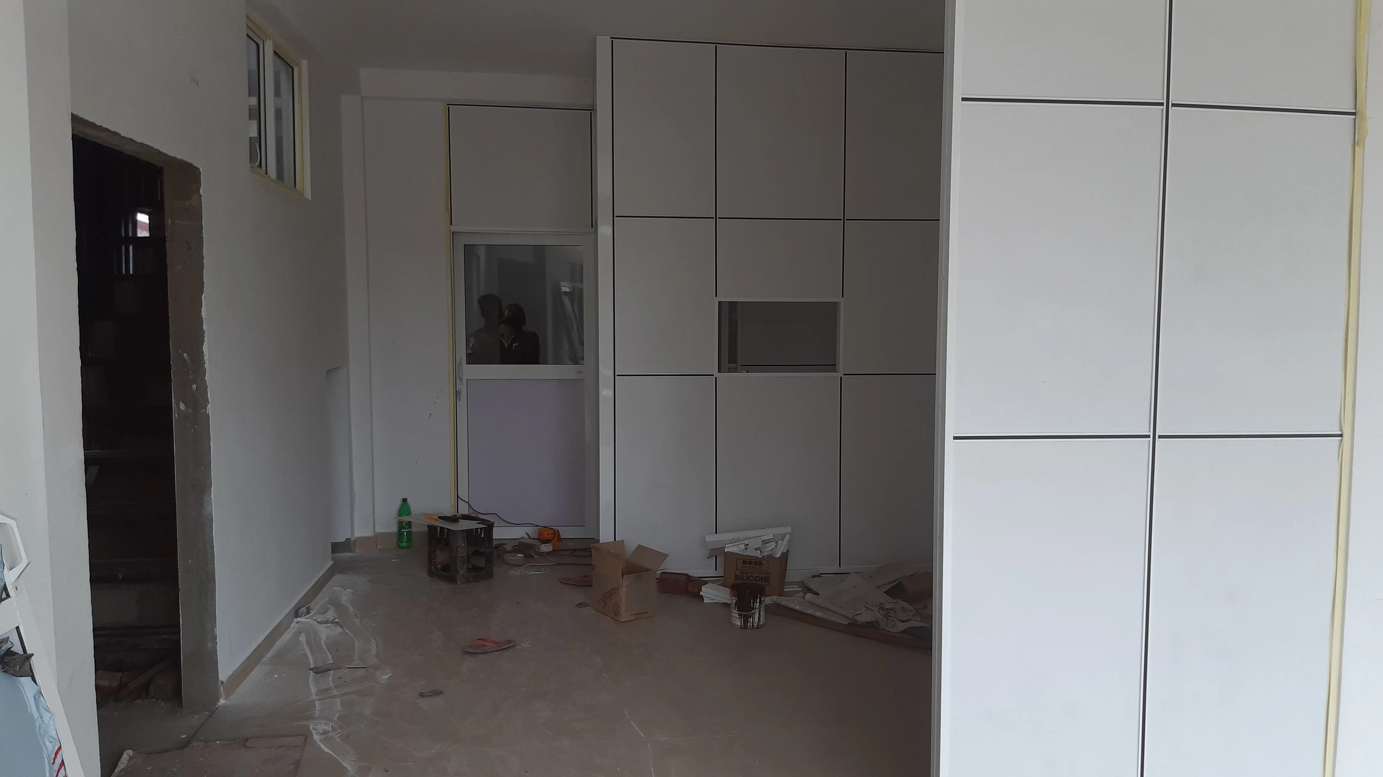 Metal office partitioning and fit-out for commercial building